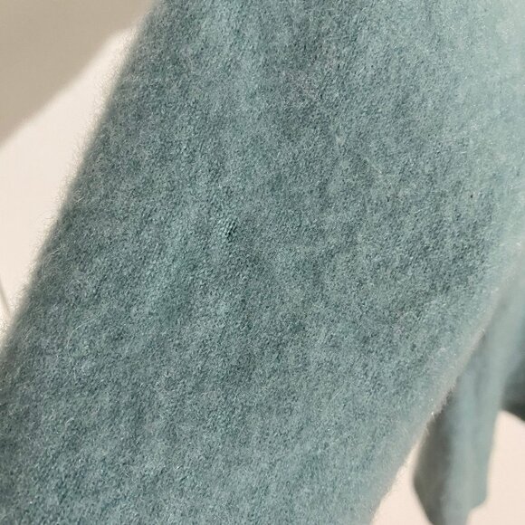 Cashmere Vintage Long Sleeve Knit Sweater - Picture 4 of 8